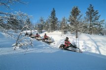 Zimowa zabawa w Rovaniemi - skutery śnieżne